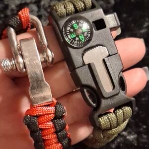 Survival Paracord Bracelets with Compass 2